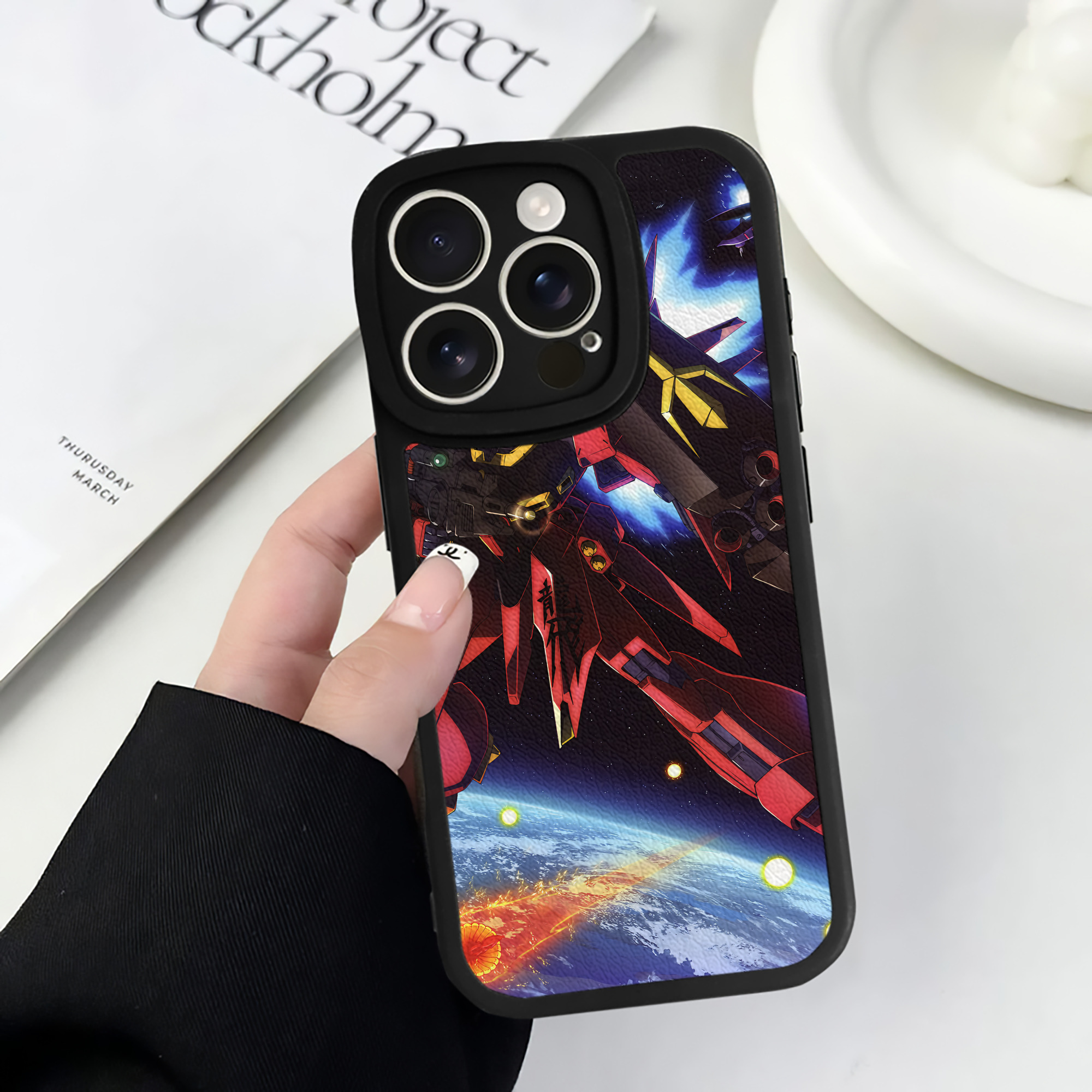 （画像用） 機動戦士ガンダム Mobile Suit Gundam 【iPhone 16シリーズ対応】シリコンスマホケース（レザー調） 材質：シリコン